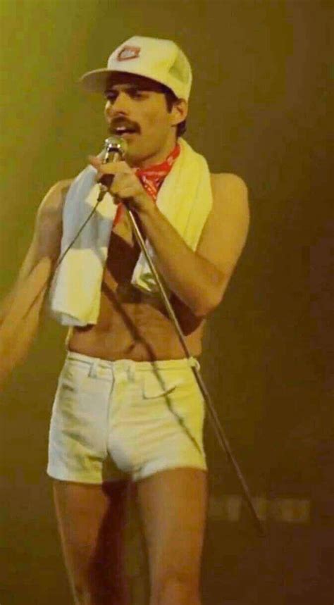 freddie mercury nude|Rock Star Bulge: 20 Vintage Portraits of Rock Stars in Tight。